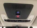 【SOSボタン】体調が悪くなったときや、事故に遭遇したとき、あおり運転にあっている時など、緊急時にボタンを押すと緊急サポートセンターにつながり、オペレーターが警察・救急への取次ぎを行います。