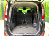 普段のお買い物や通勤、送迎等に十分な荷室スペースを確保しております。セカンドシートを倒すと、大きな荷物の積載も可能です♪