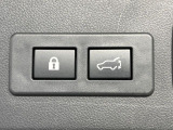 【パワーバックドア】スマートキーや運転席のボタンを押すだけでリアゲートが自動で開閉します!荷物を持っている時や、高い位置にあるバックドアを閉める際に便利な機能です♪