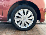 日産純正14インチホイールには155/65/14のタイヤが装着されています。フルホイールカバー搭載です