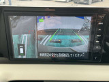 ナビ画面にアラウンドビュ-モニタ-の映像を映し出しています。  狭い場所での車庫入れをサポ-トしてくれる便利アイテムです。