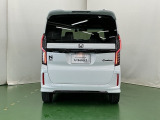 後席の窓には外から車内が見えにくくなるプライバシーガラスを採用。周りを気にせずリラックスして過ごせます