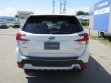 SUBARUは安心安全をご提供するため視界の良さにこだわった車作り。後方視界も良好です。
