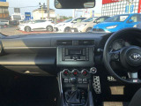 シンプルながら機能性あふれる運転席廻りです。視界性もよく、運転しやすいですよ。