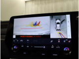車両の前後左右に搭載したカメラから取り込んだ映像を合成し、車両を上から見た様な映像をナビゲーション画面に表示する事が出来る、パノラミックビューモニター