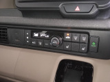 オートエアコン装着車で車内はいつも快適です!