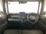 【前方視界】開放的な前方視界!運転がしやすく疲れにくいです♪窓が大きく、見通しがとっても良いおクルマですよ♪