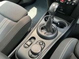 弊社お客様より頂いた下取車やデモカーが在庫の殆どを占めています。車の経歴や整備記録が分かり、ご安心してお車をお選び頂ける正規ディーラーならではのラインナップでございます。