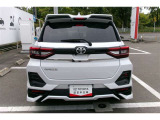 後方からの写真です。フルエアロが装着されています。他の車とは違うスタイルをお楽しみください。