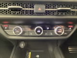 運転席と助手席にはシートヒーターが付いています☆寒い時期に腰周りを温めてくれるので体全体が温まりやすいのは勿論、暖房と違い顔に風が当たらないので、乾燥肌やドライアイの方でも大丈夫☆