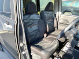 運転席シート廻りは使用感も少なく、良好な状態となっています。前オーナー様が丁寧に使っていたことがよくわかりますね。