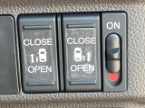 【両側パワースライドドア】キーや運転席のスイッチで後席両側スライドドアの開閉が可能♪電動だから力を入れてドアを開ける必要が無く、小さなお子様でも簡単に開け閉めでき快適です♪