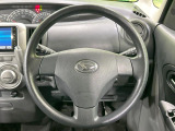インテリアに合わせたデザインのステアリングは、運転される方のことも考え、運転しやすい形状、大きさです。是非一度、実際に触ってお確かめください。