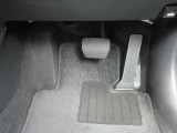 マツダ車はオルガンペダルを採用しており、吊り下げ式のアクセルペダルより、速度の調整がしやすい、運転時の疲労を軽減できる、ペダルの踏み間違いを減らせる等のメリットがあります。