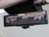 車両後方を映し出します・スマートルームミラー装備です。