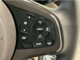 【アダプティブ・クルーズ・コントロール】予め設定した車速内でクルマが自動的に加減速。 前走車との適切な車間距離を維持しながら追従走行し、高速道路でのドライバーの疲労を軽減してくれる嬉しい機能付♪