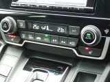 ●エアコンはオートエアコンです。運転席と助手席で別々の温度設定ができます。 ●運転席と助手席シートにシートにシートヒーターが付いています。