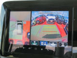 全周囲の画像が表示されます。 運転席から見づらい個所なども、上空から見たような映像で確認できます。  映像の切替もでき、後方確認だけでなく大変便利な機能です。