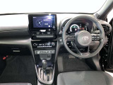 運転席は見やすく整理され、ナビも美しく装着され操作性にも優れています!