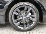 純正17インチアルミ!タイヤサイズは215/45R17です
