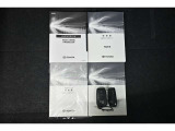 保証書・記録簿・取扱説明書と揃っていいます。キーの電池は新品にお取替えしてから納車させて頂きます。