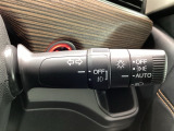 ヘッドライトの点灯消灯の手間が省けるオートライト機能付き☆