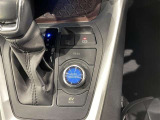 【電動パーキング】ボタンひとつでパーキングON。女性の方や運転に慣れていない方にも安心.