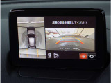 【360&deg;ビュー・モニター】専用カメラにより上から見下ろしたような視点で360度クルマの周囲を確認することができます。駐車が苦手な方でも縦列駐車や幅寄せ時に活躍してくれます。