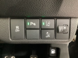 衝突の危険がある時に警告してくれる衝突軽減ブレーキ。車線を外れそうな時に警告し、ステアリング制御してくれる路外逸脱制御機能搭載!