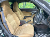 ドライバーによって運転しやすいポジションは異なり、あの車はどうなのか不安なこともありますよね。気になるお車は店頭で乗り込んでご確認いただけます♪