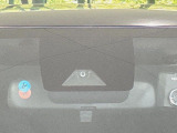 【トヨタセーフティセンス】走行中に前方の車両等を認識し、衝突しそうな時は警報とブレーキで衝突回避と被害軽減をアシスト。より安全にドライブをお楽しみいただけます。