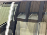 サポカーSとは、衝突被害軽減ブレーキに加えて、高齢者に多いと言われている踏み間違い事故防止をサポートする機能です。詳しくは販売店スタッフまでおたずねください。