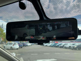 インテリジェントルームミラー☆カメラの映像を映すことで荷物や人が乗っていても後方視界を確保できます☆