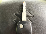 【キーレス】少し離れた場所からでもボタン一つでドアの開錠・施錠ができるのでとっても便利!ドアの鍵穴周りに傷をつけることもありません♪