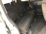 【後部座席】も当然、綺麗・清潔に仕上げております。内装の綺麗なお車は気持ちが良いですし、コンディションのいい車が多いです。これもオススメの1台です。