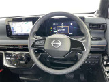 運転席まわりです。 各操作スイッチは使いやすい位置に配置されてます。