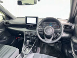 運転席まわりです。 各操作スイッチは使いやすい位置に配置されてます。