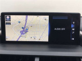 【10.3インチワイドディスプレイ】地図画面などをフルスクリーンで表示できるナビゲーションシステムです。地図と様々な情報の2画面表示でも見やすく、よく利用する機能がスムーズに操作できます。