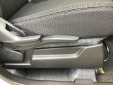 運転席シートリフター!ご自分の好きなシートポジションが取れるので運転が楽しくなりますし疲れにくいです。