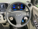 インテリアに合わせたデザインのステアリングは、運転される方のことも考え、運転しやすい形状、大きさです。是非一度、実際に触ってお確かめください。
