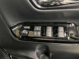 パワーウィンドウスイッチで運転席から全席の窓の開閉ができます♪
