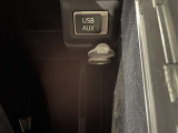 USB給電ポ-トでスマホ等の充電ができます。