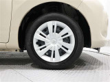 タイヤサイズは(165/65R14)でキャップ付きスチールホイールです。