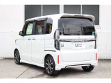 コンパクトだけど堂々としている。大胆さのなかにもどこか繊細さを感じる。そんな車です。