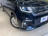 【LEDヘッドライト】悪天候や夜間走行時も良好な視界を確保し安心して運転できる高輝度LEDヘッドライトを装備!点灯速度が早く、消費電力も抑えられています。
