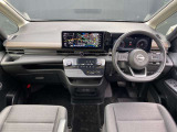 セレナの運転席周りの画像です。