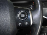 【ステアリングスイッチ】運転中に視線を前に向けたまま操作できます。