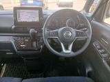 広々とした運転席周り!禁煙車です☆