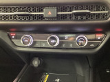運転席と助手席にシートヒーターが付いています☆寒い時期に腰周りを温めてくれるので体全体が温まりやすいのは勿論、暖房と違い顔に風が当たらないので、乾燥肌やドライアイの方でも大丈夫☆