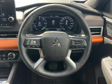 【純正革巻きステアリング】上質な革を使用することで、手にしっかり馴染みとても運転しやすいハンドルです♪